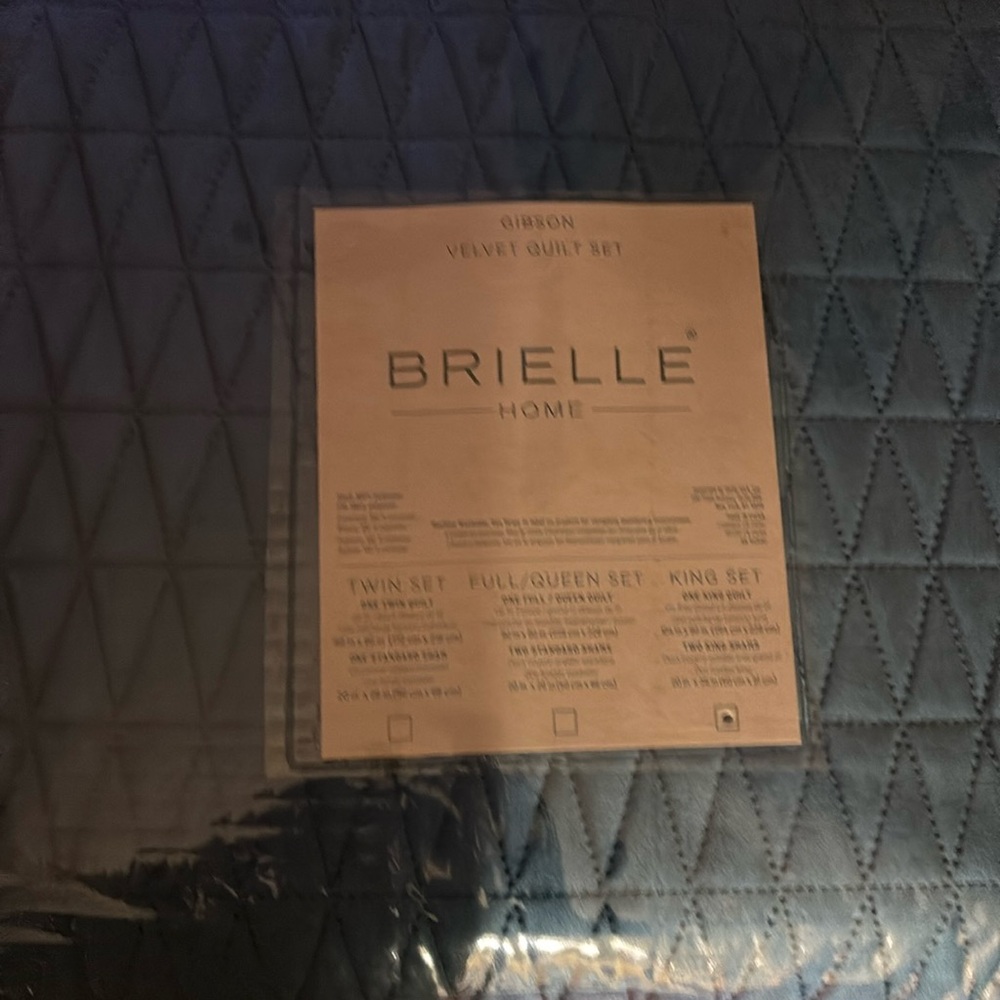 Gibson velvet Quilt set  Brielle home